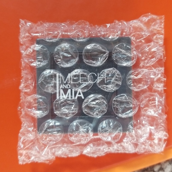 Makeup - Picture 7 of 7